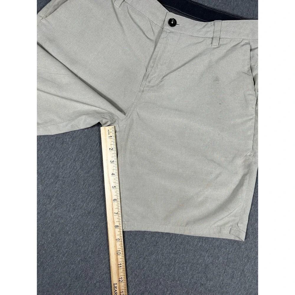 Vuori Men's Transit Hybrid Performance Chino Shorts in Khaki 32